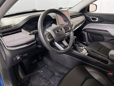 Used 2022 Jeep Compass Latitude w/ Sun and Sound Group AWD/4WD image 9