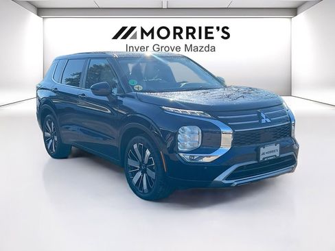 Used 2025 Mitsubishi Outlander SE AWD/4WD image 3