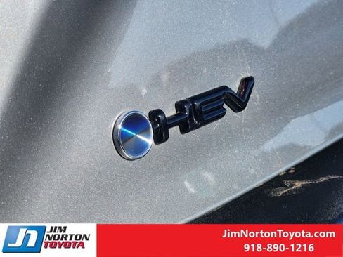 Used 2025 Toyota Camry SE image 13