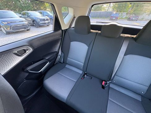 Used 2025 Kia Soul LX w/ LX Technology Package FWD image 36