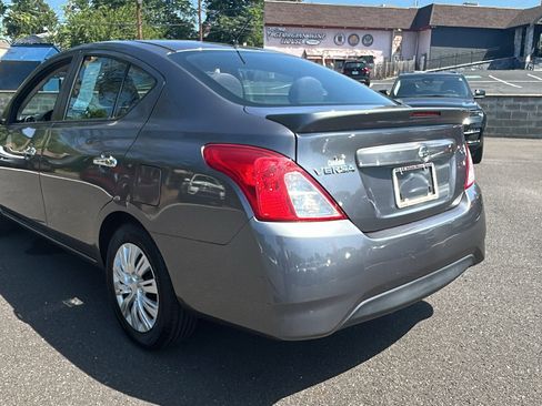 Used 2017 Nissan Versa SV FWD image 5