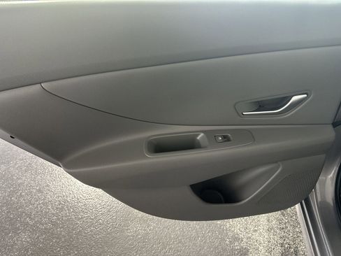 Used 2025 Hyundai Elantra SEL FWD image 30