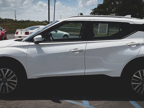 Used 2022 Nissan Kicks SV FWD image 7