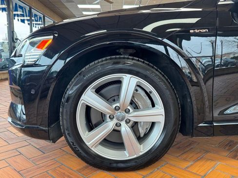Used 2019 Audi e-tron Prestige w/ Prestige Package image 11