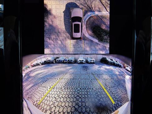 Certified 2025 Volvo XC60 B5 Plus AWD/4WD image 23