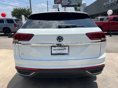 Used 2022 Volkswagen Atlas Cross Sport SE FWD image 8
