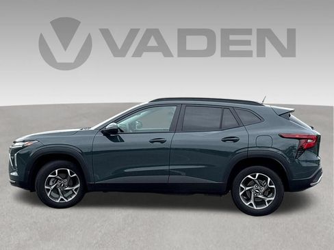Used 2025 Chevrolet Trax LT FWD image 22