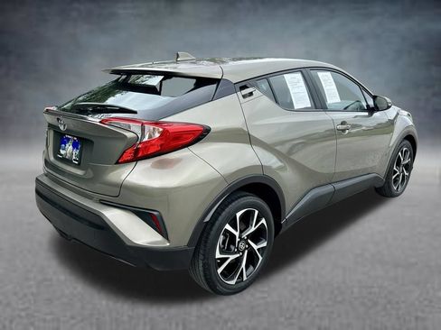 Used 2021 Toyota C-HR XLE FWD image 5