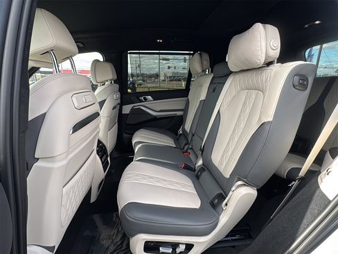 Used 2023 BMW X7 xDrive40i w/ Executive Package image 14