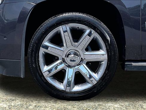 Used 2018 Cadillac Escalade Premium Luxury AWD/4WD image 35