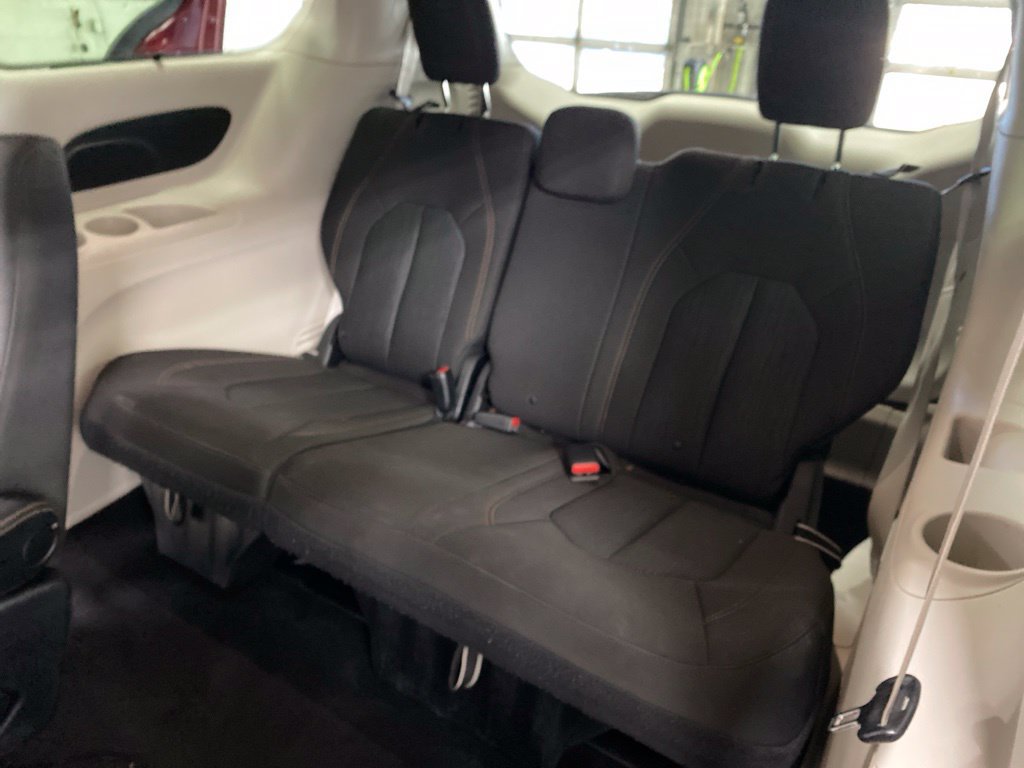 Used 2017 Chrysler Pacifica Touring Plus w/ Tire & Wheel Group FWD image 23
