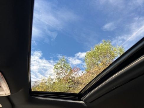 Used 2022 Toyota Tacoma TRD Off-Road image 25