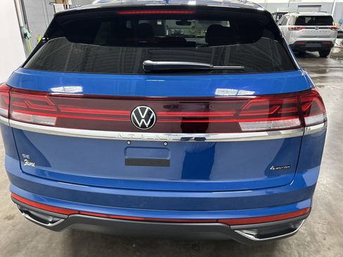 New 2025 Volkswagen Atlas Cross Sport SE image 4