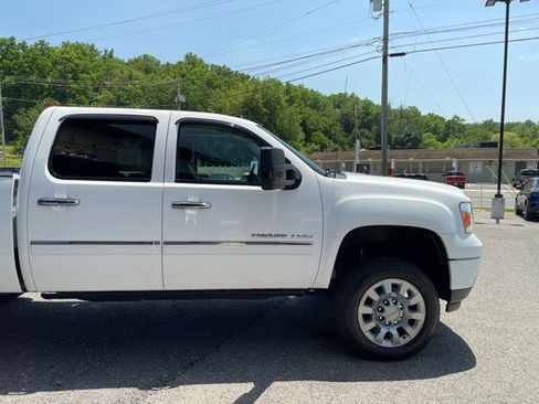 Used 2012 GMC Sierra 2500 Denali w/ Suspension Package, Off-Road AWD/4WD image 9