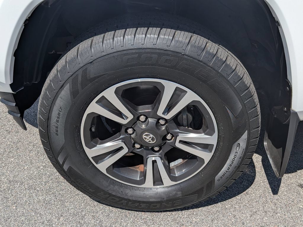 Used 2016 Toyota Tacoma TRD Sport w/ Premium & Technology Package RWD image 5