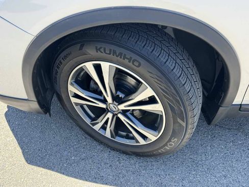 Used 2017 Nissan Rogue SL FWD image 36