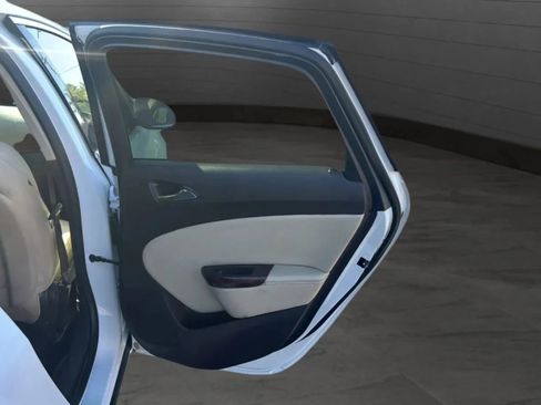 Used 2013 Buick Verano FWD image 27