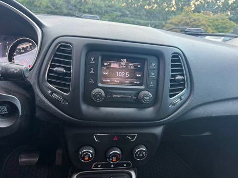 Used 2018 Jeep Compass Latitude w/ Safe & Security Group AWD/4WD image 16