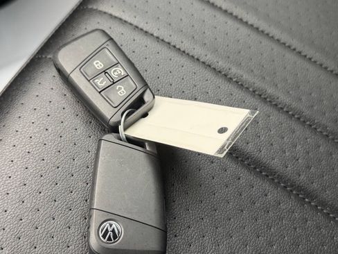 Used 2023 Volkswagen Tiguan SE FWD image 13