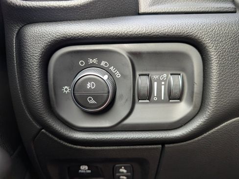 New 2026 RAM 1500 4x4 Crew Cab image 36