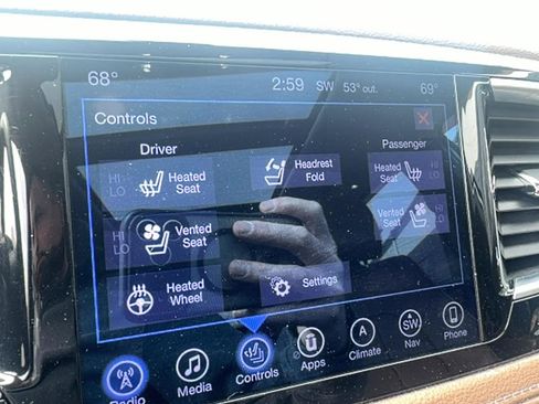 Used 2017 Chrysler Pacifica Limited w/ Tire & Wheel Group image 28