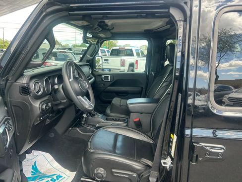 Used 2023 Jeep Wrangler Unlimited Sahara AWD/4WD image 13