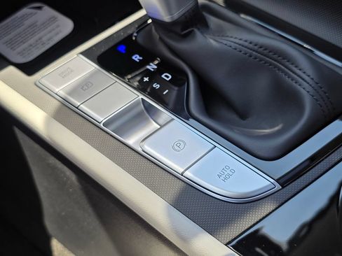 Certified 2026 Hyundai Elantra Limited FWD image 33