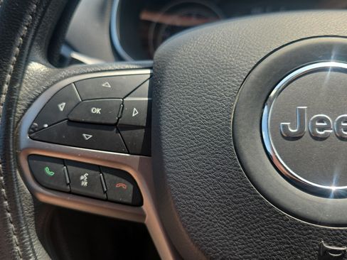 Used 2020 Jeep Cherokee Latitude FWD image 28