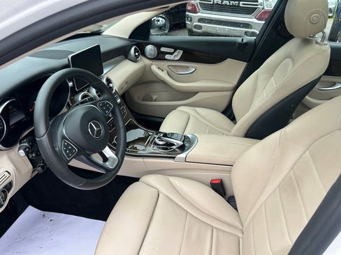 Used 2017 Mercedes-Benz C 300 4MATIC Sedan image 4