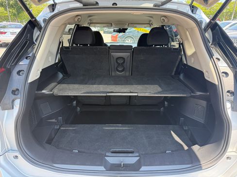 Used 2019 Nissan Rogue SV w/ Premium Package AWD/4WD image 11