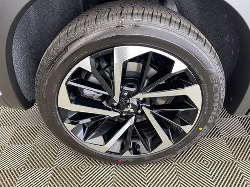 New 2025 Mitsubishi Outlander SE image 37