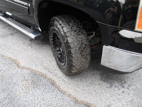 Used 2009 GMC Sierra 1500 SLE w/ Power Pack Plus AWD/4WD image 32