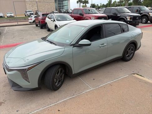 Used 2025 Kia K4 LXS FWD image 1
