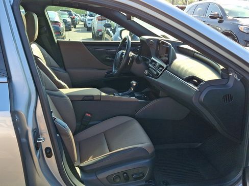 Used 2025 Lexus ES 350 w/ Premium Package image 11