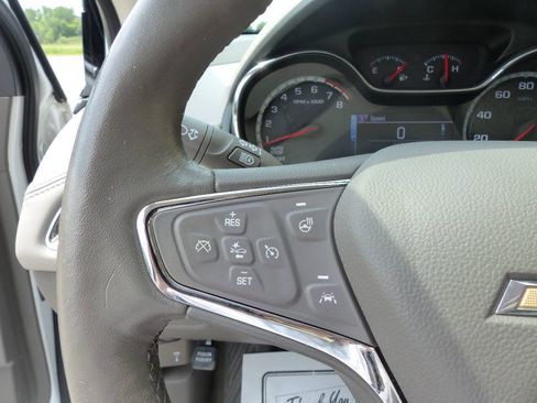 Used 2018 Chevrolet Cruze Premier FWD image 26