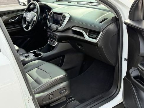 Used 2024 GMC Terrain SLT image 26