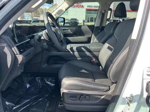 Used 2025 INFINITI QX80 Luxe AWD/4WD image 2