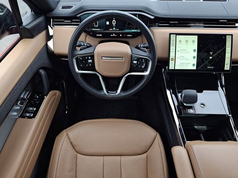 Used 2025 Land Rover Range Rover Sport SE image 11