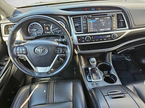 Used 2019 Toyota Highlander SE AWD/4WD image 21