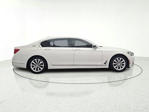 Used 2018 BMW 740e xDrive AWD/4WD image 8