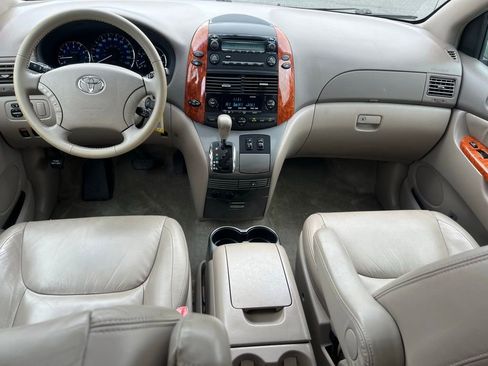 Used 2008 Toyota Sienna XLE image 17