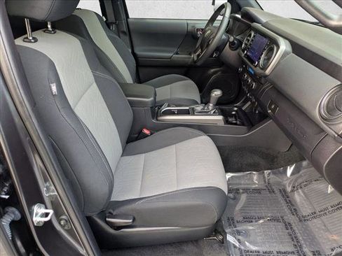 Used 2022 Toyota Tacoma TRD Off-Road image 17