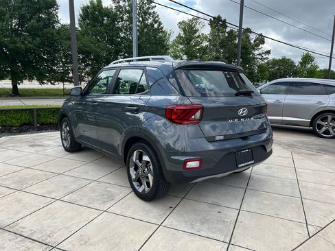 Certified 2025 Hyundai Venue SEL FWD image 12