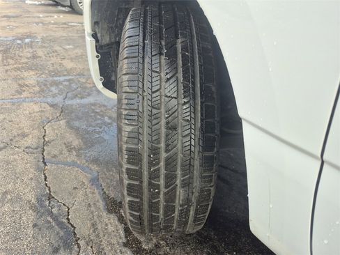 Used 2023 Nissan Titan SV image 24