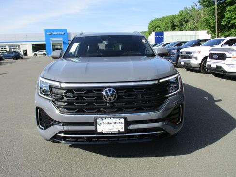 Used 2024 Volkswagen Atlas Cross Sport SEL Premium R-Line AWD/4WD image 2
