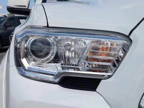 Used 2022 Toyota Tacoma SR5 w/ Technology Package RWD image 11