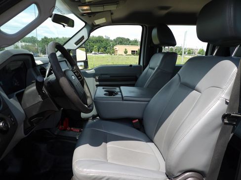 Used 2016 Ford F250 XL w/ Camper Package RWD image 17