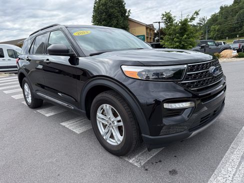 Used 2023 Ford Explorer XLT w/ Equipment Group 202A AWD/4WD image 3