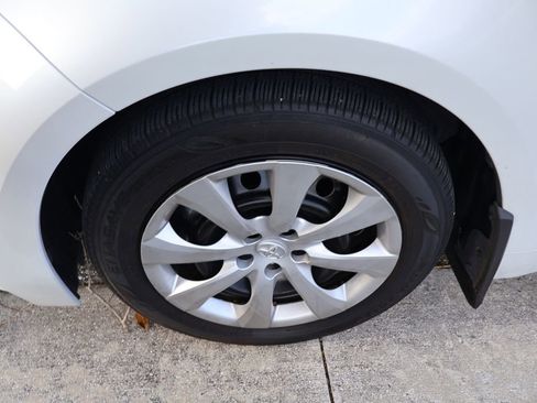 Used 2025 Toyota Corolla LE image 4