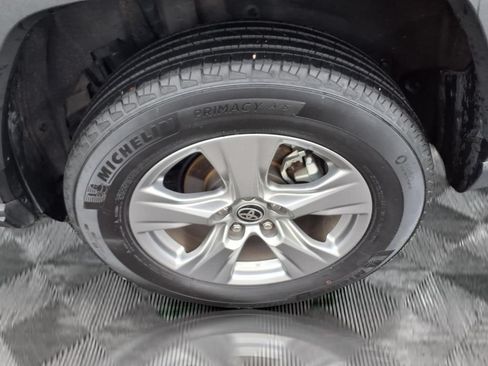 Used 2025 Toyota RAV4 XLE FWD image 19